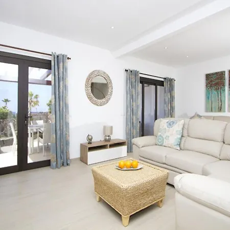 Modern In Mojones 4 Bedrooms Large Heated Pool Mojones Puerto Del Carmen Villa *