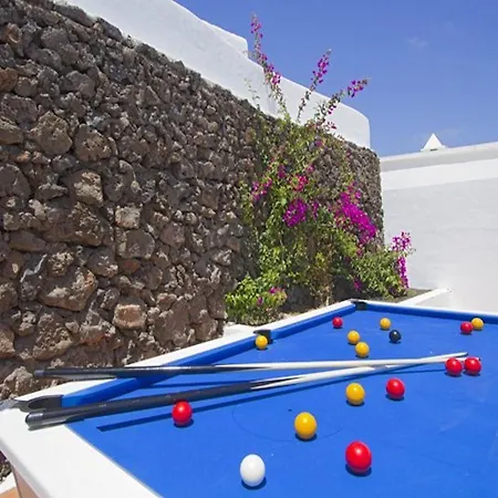 Modern In Mojones 4 Bedrooms Large Heated Pool Mojones Puerto Del Carmen Villa Tías