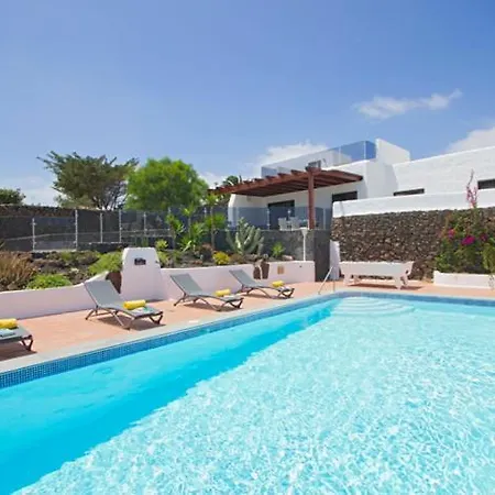 Villa Modern Villa In Los Mojones 4 Bedrooms Large Heated Pool Villa Mojones Puerto Del Carmen *