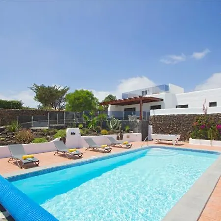 Modern Villa In Los Mojones 4 Bedrooms Large Heated Pool Villa Mojones Puerto Del Carmen * Tias