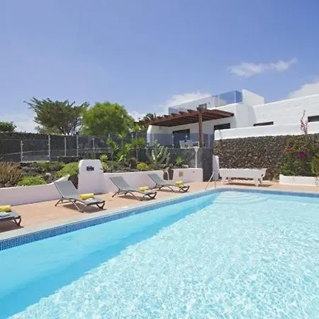 Modern Villa In Los Mojones 4 Bedrooms Large Heated Pool Villa Mojones Puerto Del Carmen Villa *