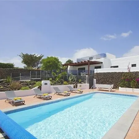 Villa Modern Villa In Los Mojones 4 Bedrooms Large Heated Pool Villa Mojones Puerto Del Carmen