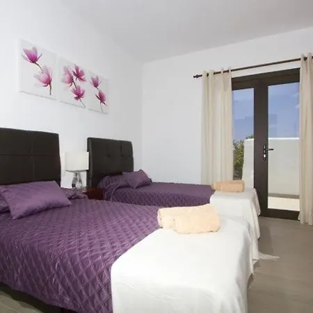 Modern Villa In Los Mojones 4 Bedrooms Large Heated Pool Villa Mojones Puerto Del Carmen Villa Tias