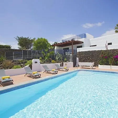 Modern Villa In Los Mojones 4 Bedrooms Large Heated Pool Villa Mojones Puerto Del Carmen * Tias