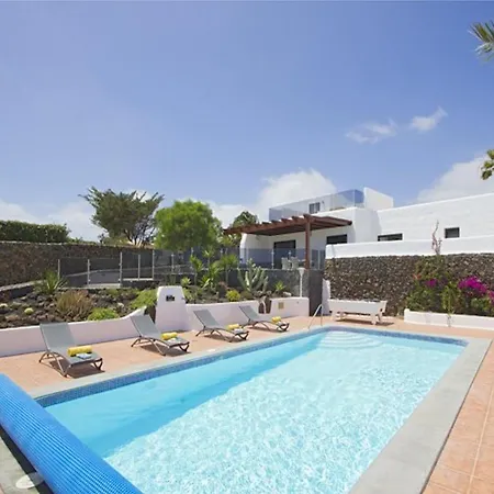 Villa Modern Villa In Los Mojones 4 Bedrooms Large Heated Pool Villa Mojones Puerto Del Carmen *